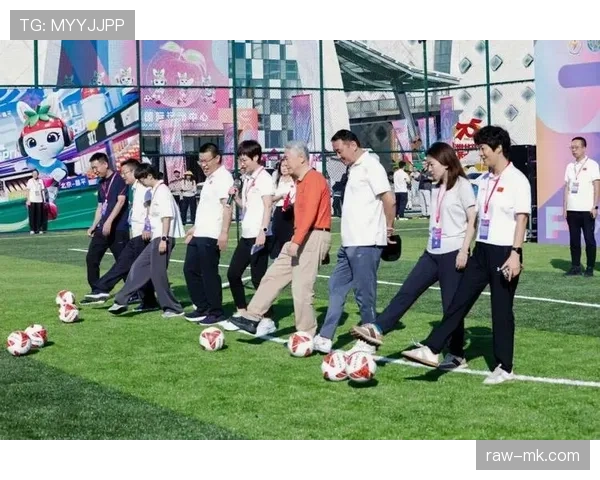 本赛季足球之星闪耀赛场，球队竞争白热化引关注