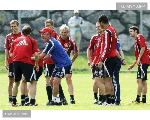 穆勒无球跑动如何重塑球队进攻体系：战术价值与实战表现深度解析